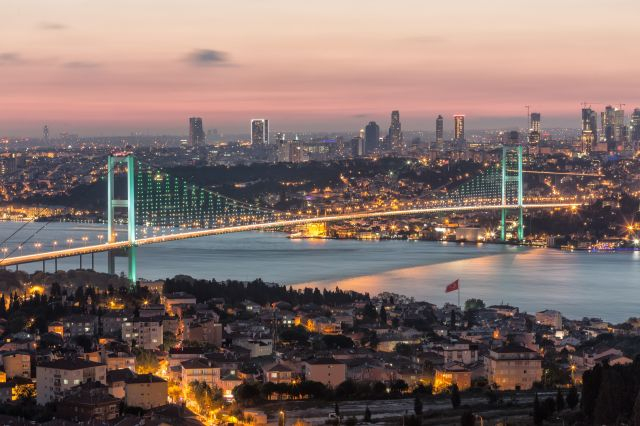 Турски професор бие тревога за огромна опасност в Босфора