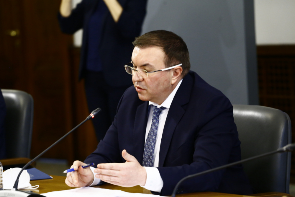 Костадин Ангелов захапа президента за речта му в парламента