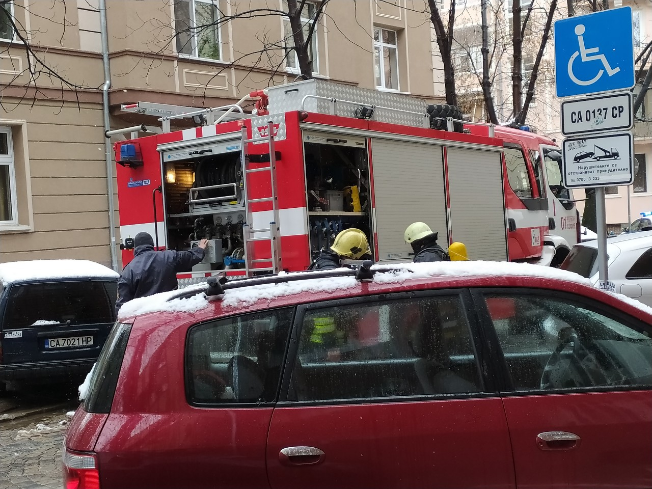 Сигнал до БЛИЦ: Автомобил пламна в движение в София