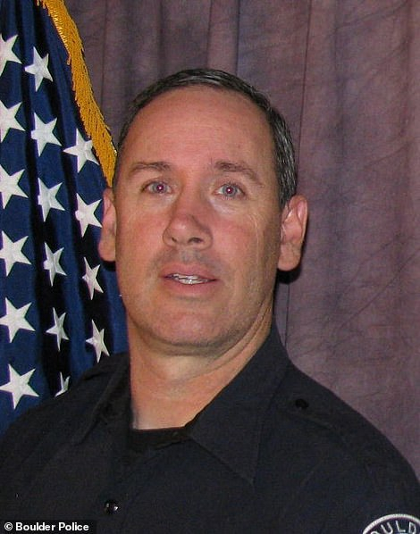 Герой: Полицай е пожертвал живота си, за да защити жителите от стрелеца в САЩ ВИДЕО