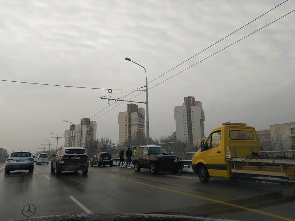 Зрелищна верижна катастрофа върху мост в София, голяма тапа ВИДЕО