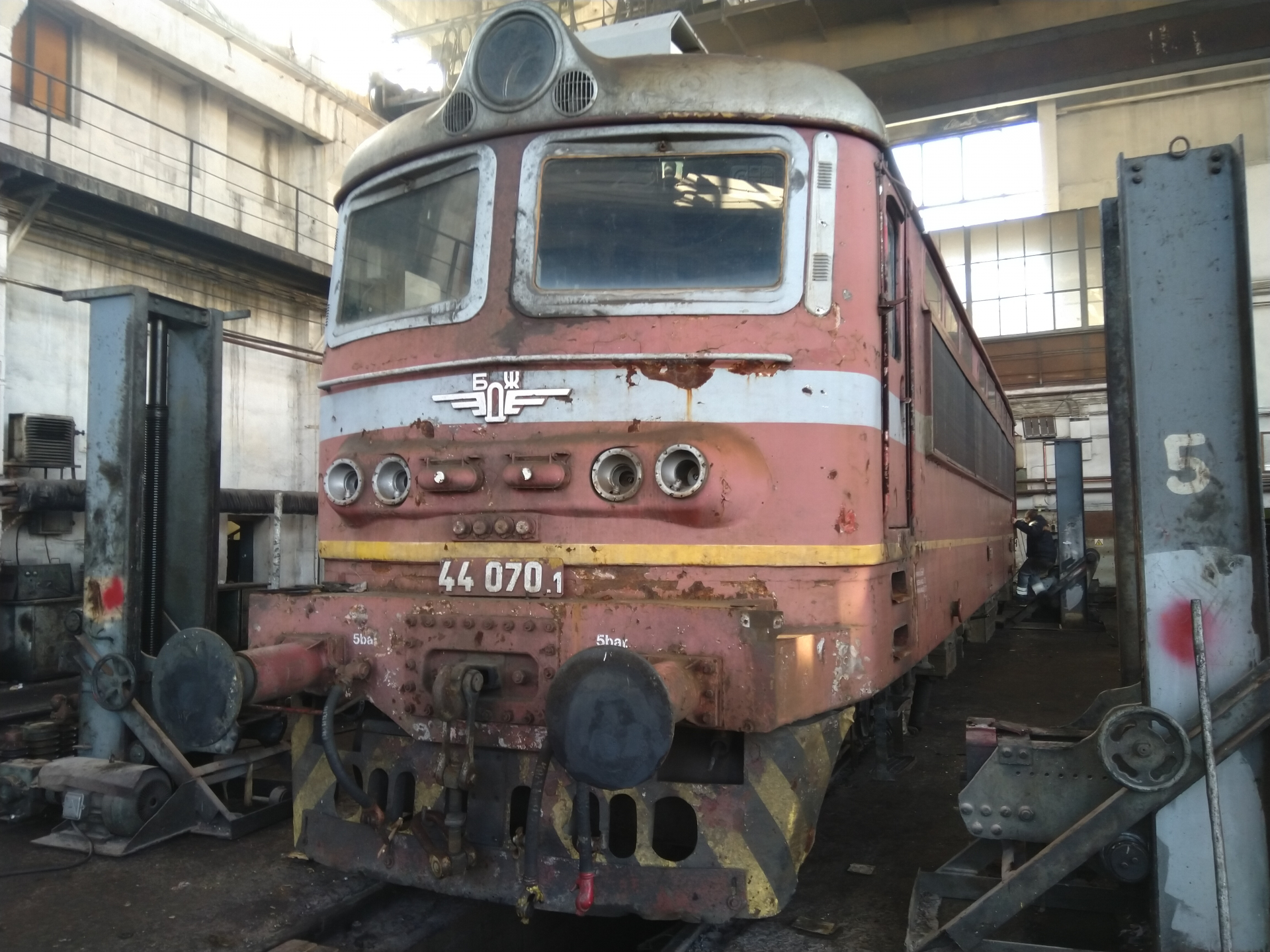 Още един изцяло обновен локомотив на БДЖ вече пътува по железопътната мрежа