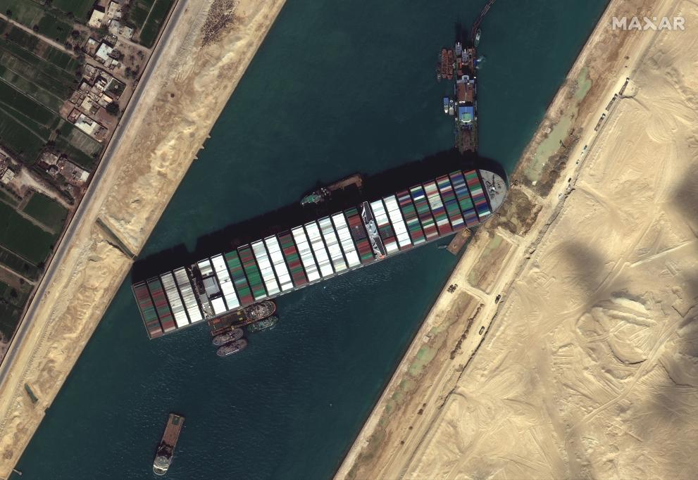 Космонавт засне заседналия кораб в Суецкия канал ВИДЕО