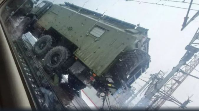 Какво се случва? Руска бронетехника е разположена на украинската граница СНИМКИ