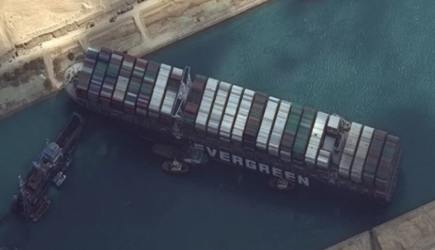 Супер изненада: Корабът, заседнал в Суецкия канал, е имал странен еротичен маршрут ВИДЕО