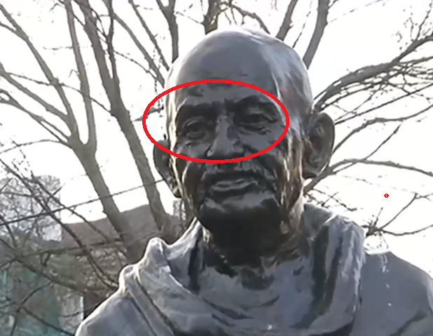 Пълно безумие! Посегнаха на паметника на Махатма Ганди във Варна ВИДЕО