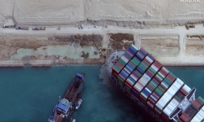Китай видя алтернатива на Суецкия канал през Русия