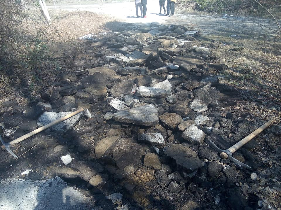 Безочие! Работници с кирки унищожиха знакова улица в квартал "Бояна"!