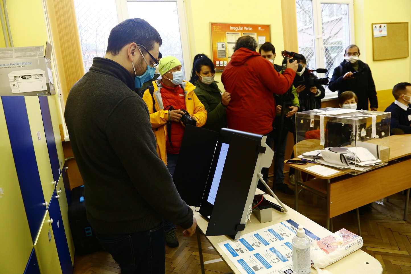 Куриоз от Варна: Кандидат-депутат се оплака, че машината издала името му
