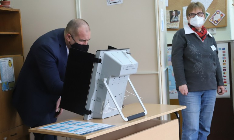 Евродепутатът Ал. Йорданов забеляза нещо много странно в гласуването на Радев 