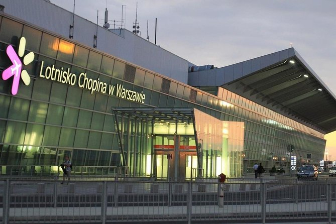 Извънредна ситуация на летището във Варшава, тече евакуация СНИМКИ