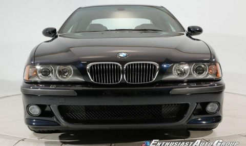 Защо старо BMW М5 от 2003 г. бе продадено за 200 000 долара? СНИМКИ