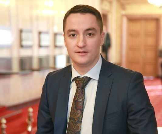 Божанков от БСП обясни защо Слави ще е виновен, ако Борисов се върне "на бял кон" 