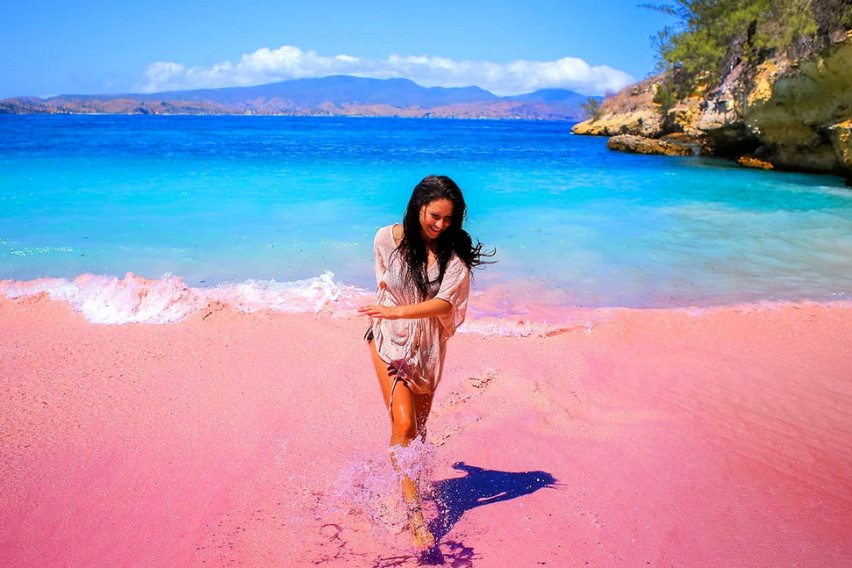 Райска ваканция между тюркоазено море и розови плажове в Европа