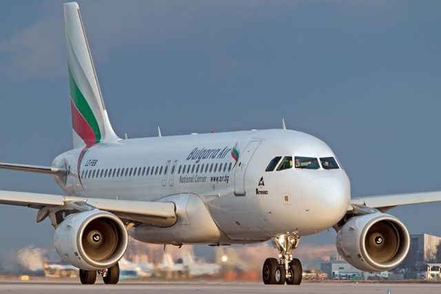 Екшън с български самолет в Париж, пътниците в ужас 