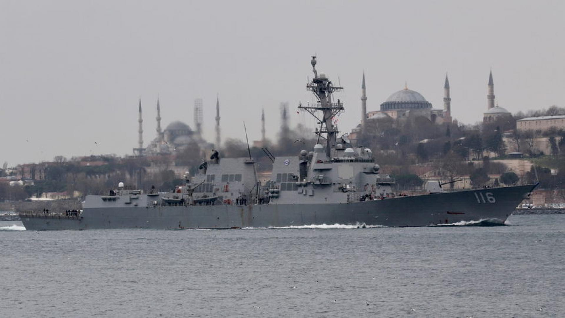 САЩ пълнят Черно море с бойни кораби