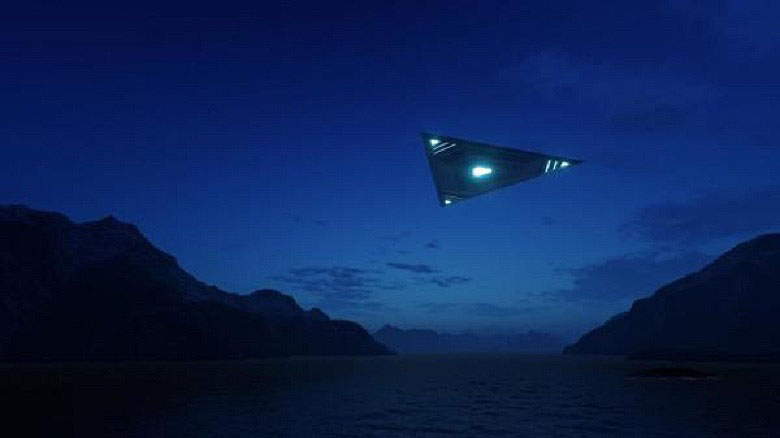 Триъгълни НЛО надвиснали над миноносец от ВМС на САЩ ВИДЕО