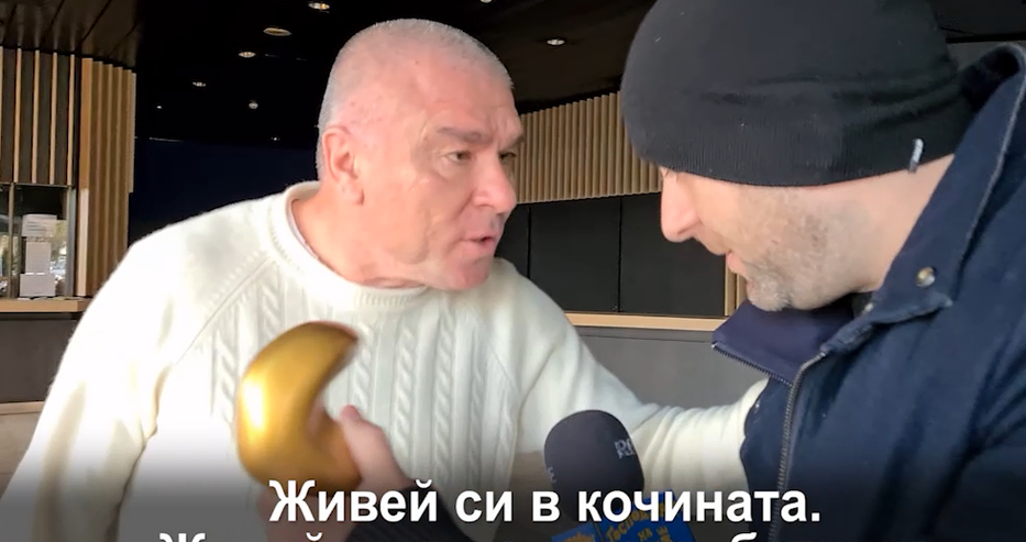 Марешки получи "Златен скункс" и захапа Боби Ваклинов: Живей си в кочината, батинка! ВИДЕО