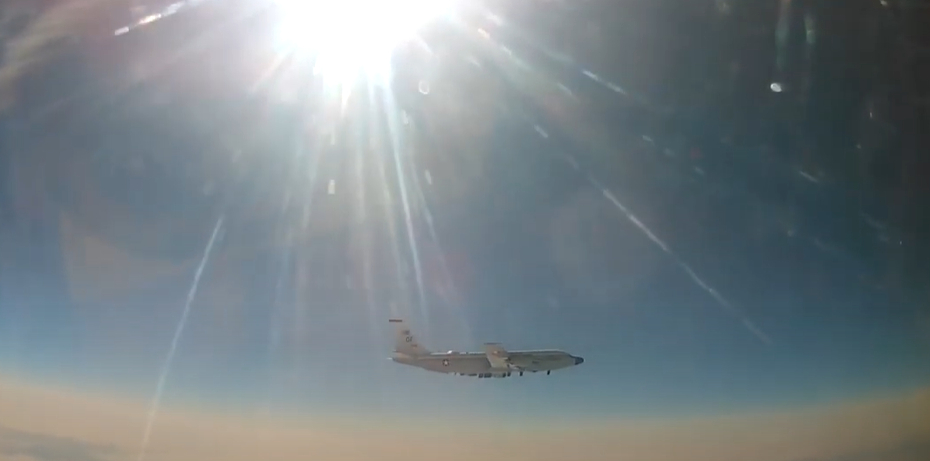 Екшън! Руски изтребител МиГ-31 ескортирал разузнавателен US самолет над Тихия океан ВИДЕО