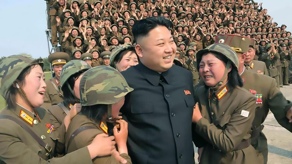 Тайният скандален живот на Ким Чен Ун: Харем от 2000 девственици, милиони за хайвер и часовници и собствен...