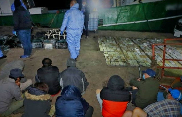 Жертва на "Наглите" е сред закопчаните за трафика на кокаин за милиони долари в ЮАР ВИДЕО 
