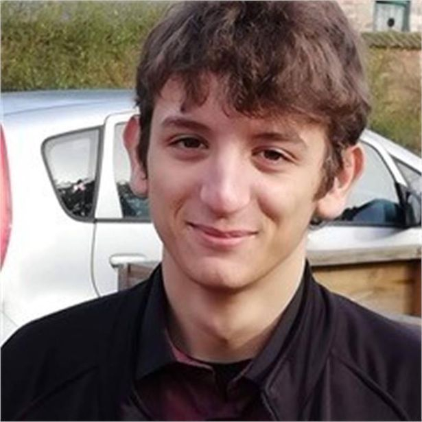 Зловеща мистерия: Български тийнейджър изчезна в Англия, дирят го с хеликоптер ВИДЕО