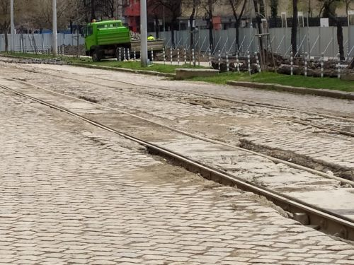 Фоторепортаж в БЛИЦ: Тежка техника в центъра на София, кипи усилен труд СНИМКИ