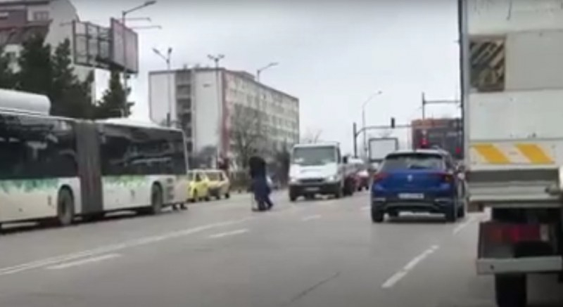 Мъж слезе от колата си в София и направи нещо, за което ще се говори дълго ВИДЕО