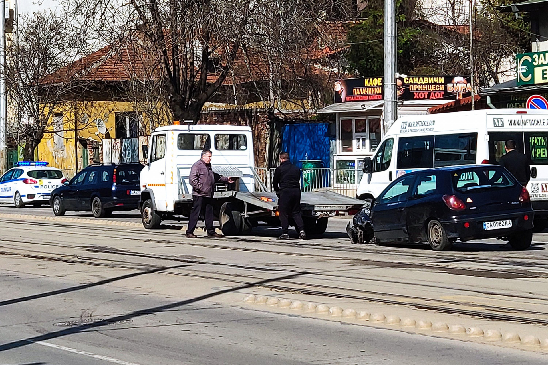 Сигнал до БЛИЦ: Катастрофа с автобус в София СНИМКИ