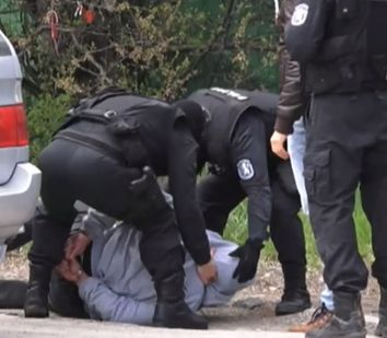 Лъснаха скандални подробности за аферите на полицая, арестуван в София ВИДЕО