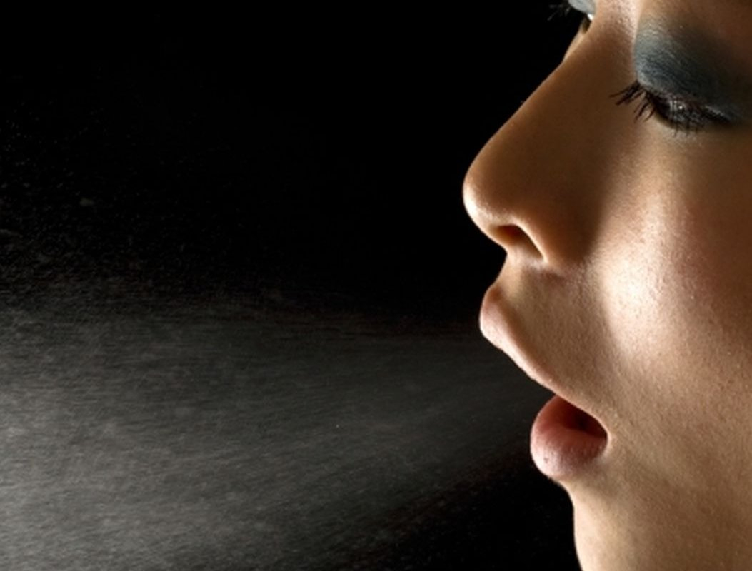 Тревожни симптоми при К-19 в устата: Какво усещате освен загуба на вкус