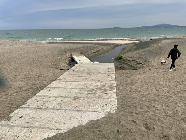 Бургазлии в ужас от това, което се случи със Северния плаж СНИМКИ
