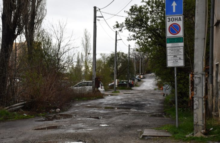 Вярвате или не тази улица в София е "Зелена зона" СНИМКИ