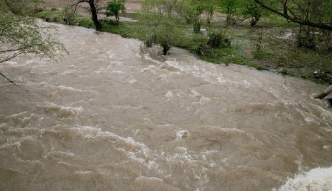 Опасност от наводнения в цялата страна, реките са на ръба