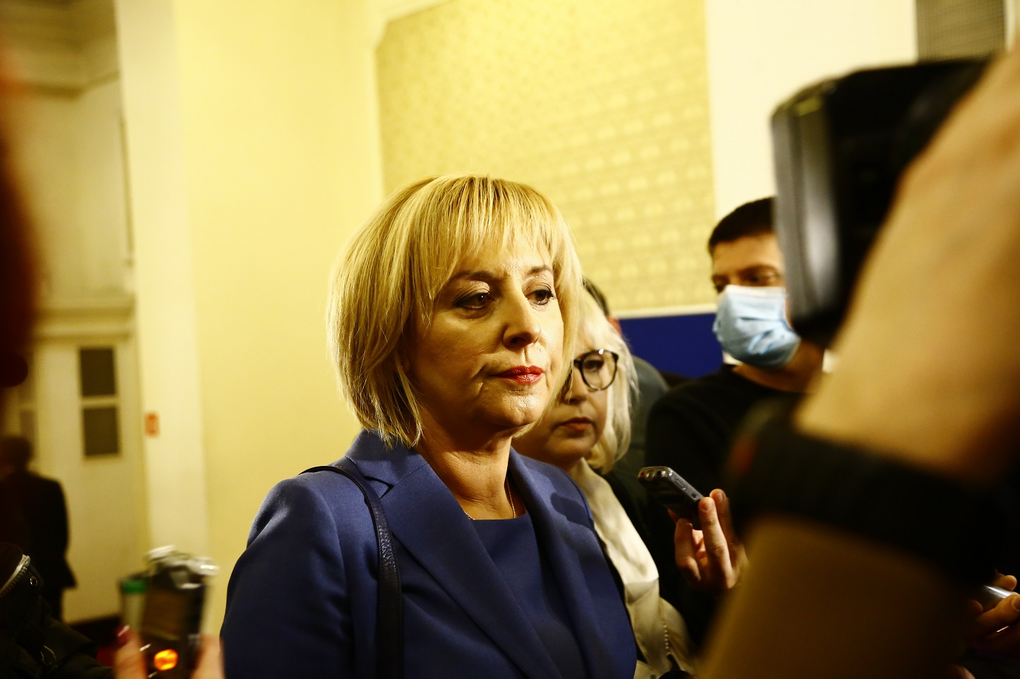 Манолова каза хвърля ли оставка след нахлуването й в „Булгартрансгаз“