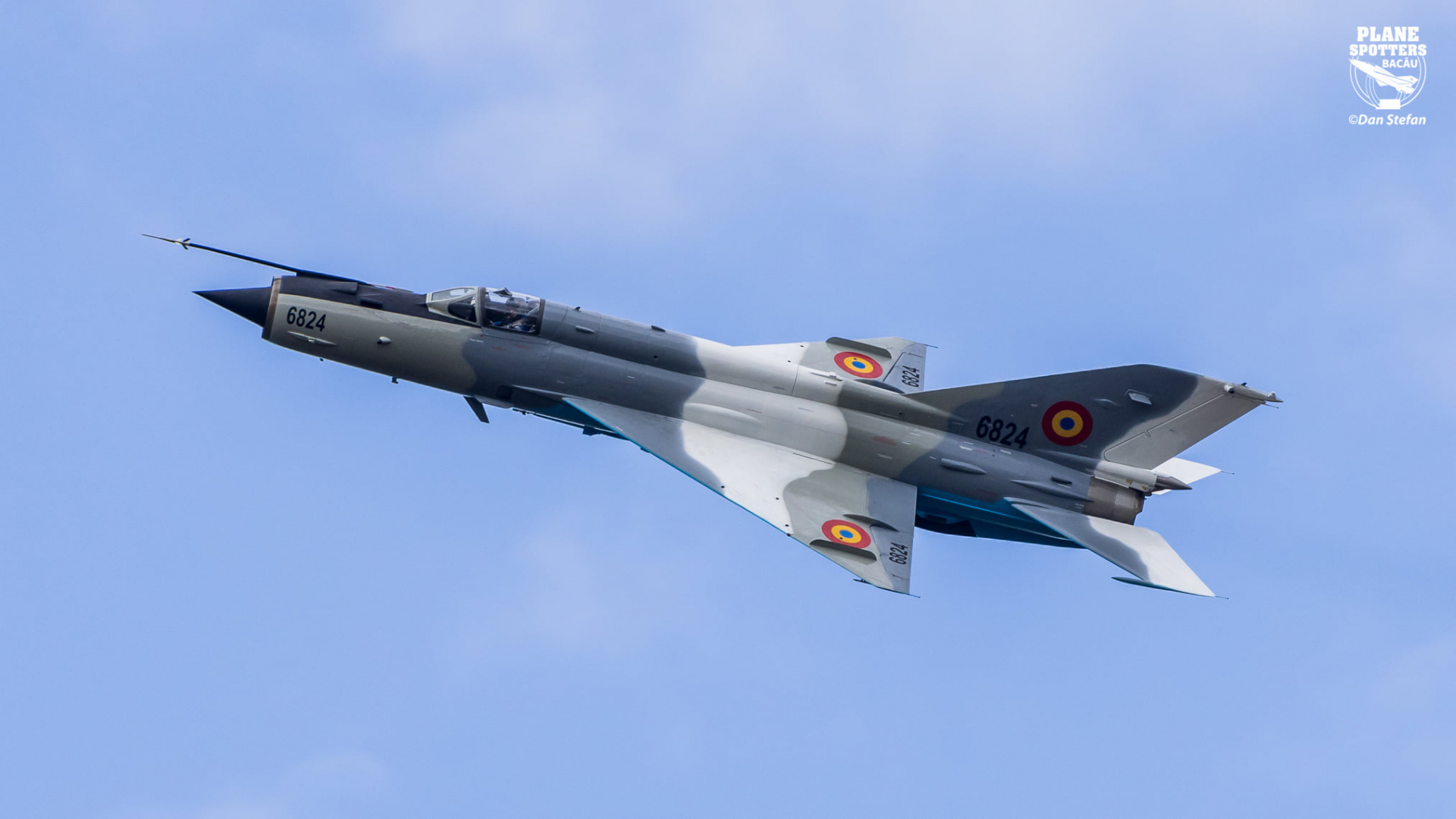 Самолет МиГ-21 се разби в Румъния ВИДЕО