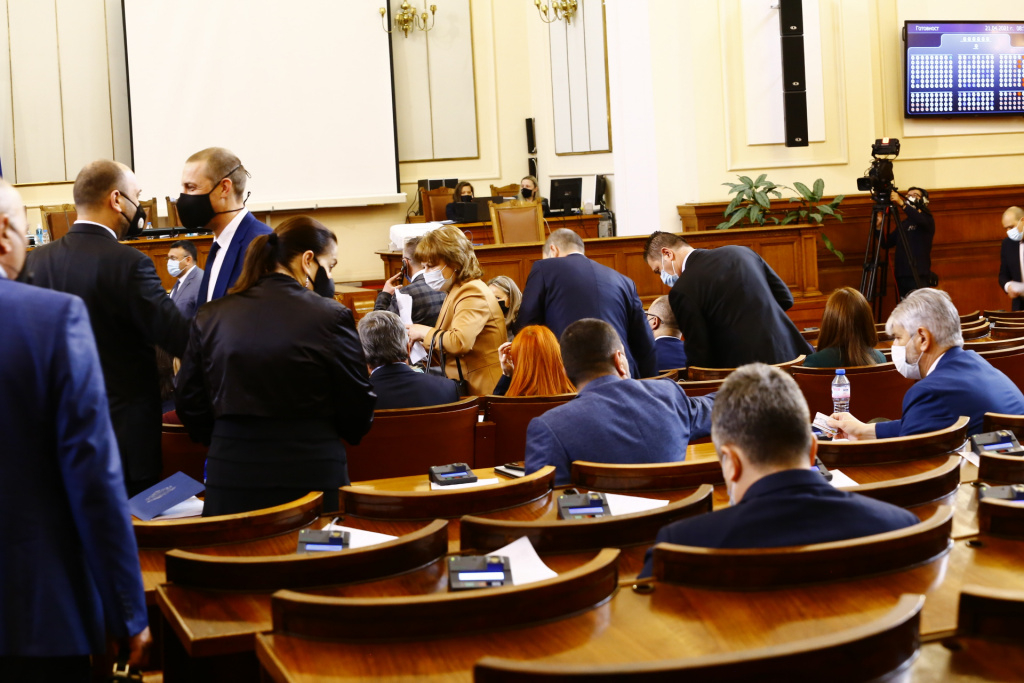 Депутатите решиха: Ето какво ще става с пенсиите на българите!