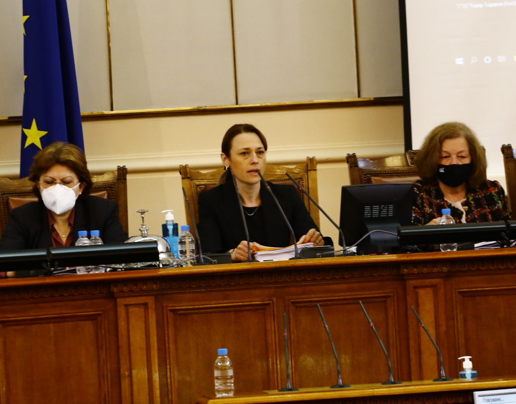 Ива Митева съобщи неочаквана новина за Борисов и министрите му