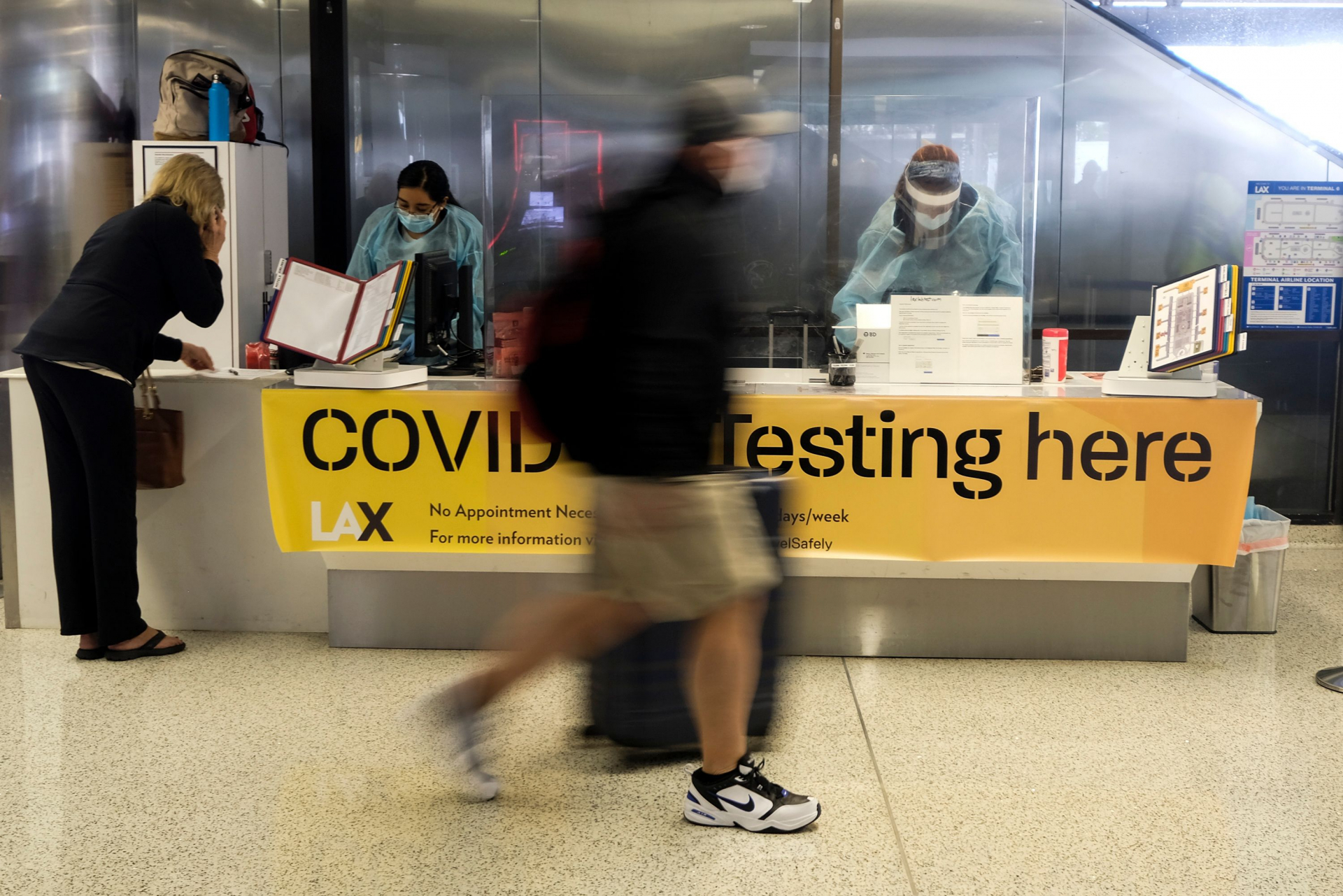 Кои летища взимат най-скъпо и кои най-евтино за Covid-19 тест