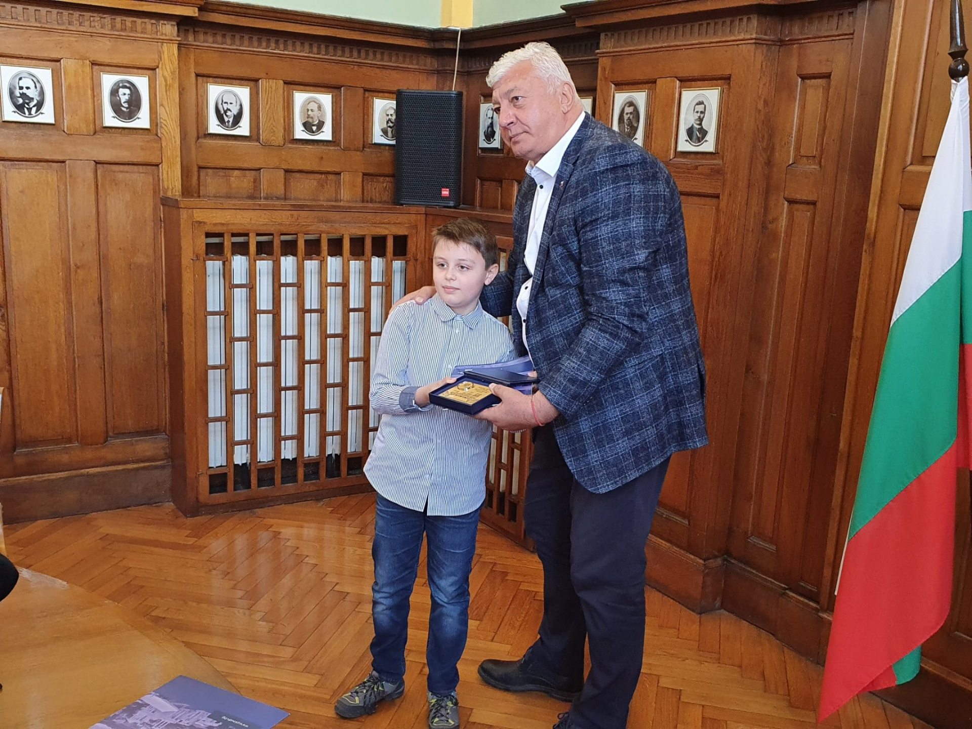 Изключителният пловдивски талант - 9- годишният пианист Борис Дюлгеров гостува в Община Пловдив