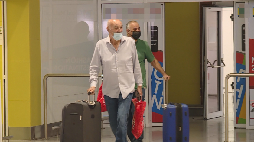 Първите за сезона: 125 израелски туристи кацнаха на летището във Варна СНИМКИ