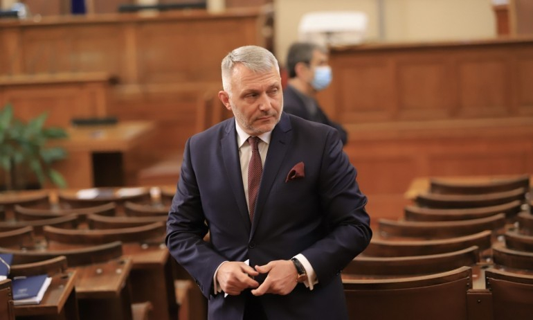 Хаджигенов с нова издънка в парламента