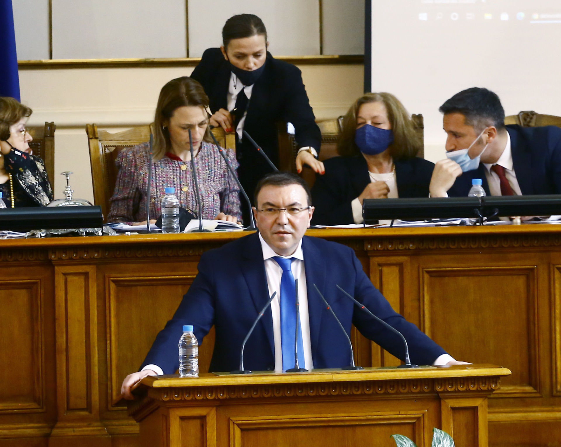 Ангелов: Кой в България вярва още на министър Стойчо Кацаров?