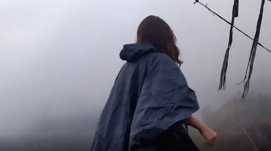 Руска порноактриса, заснела видео за Pornhub на свещен вулкан СНИМКИ
