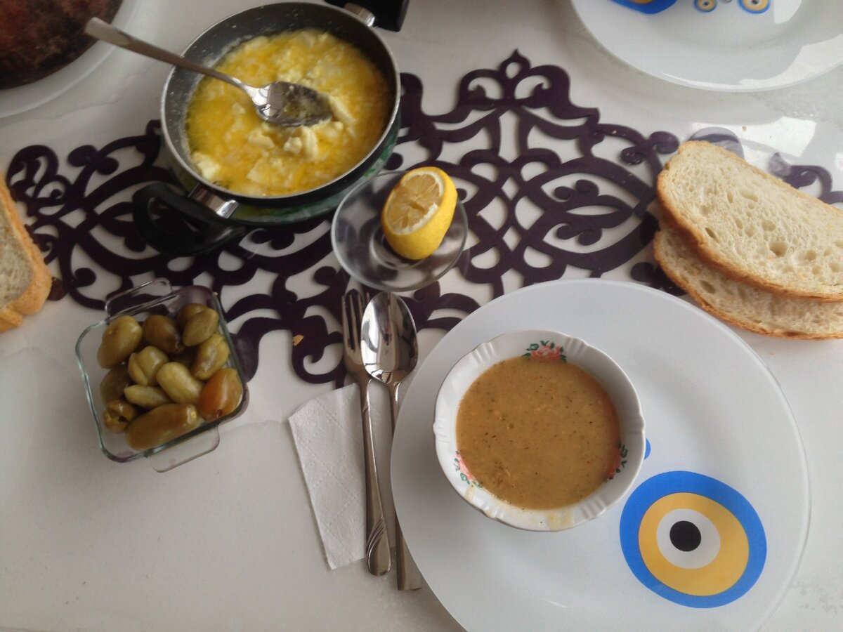 Турчин ме покани в дома си на обяд – ето какво беше наготвила майка му СНИМКИ