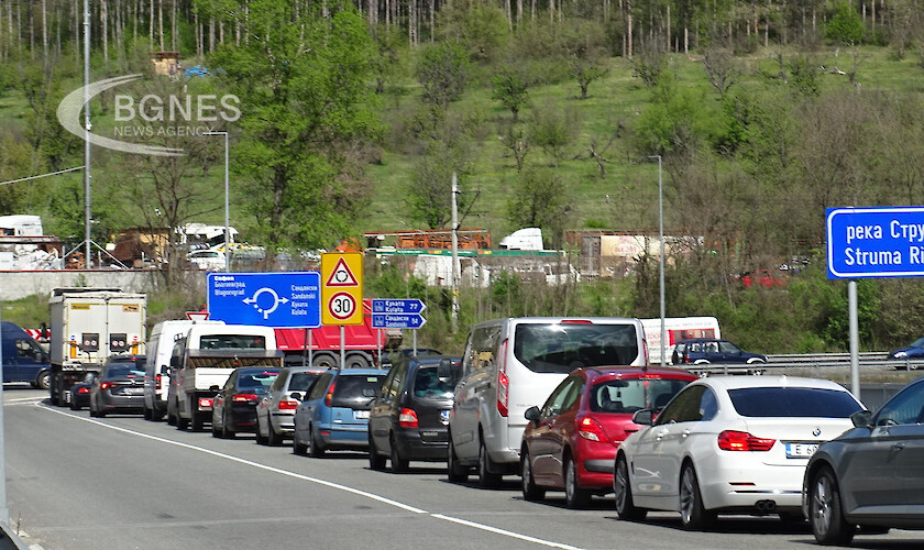 Около 200 хил. коли напускат София до часове, на АМ "Струма" е страшно СНИМКИ 