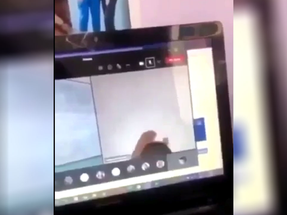 Хванаха бургаска ученичка да прави секс по време на онлайн обучение СНИМКИ 18+