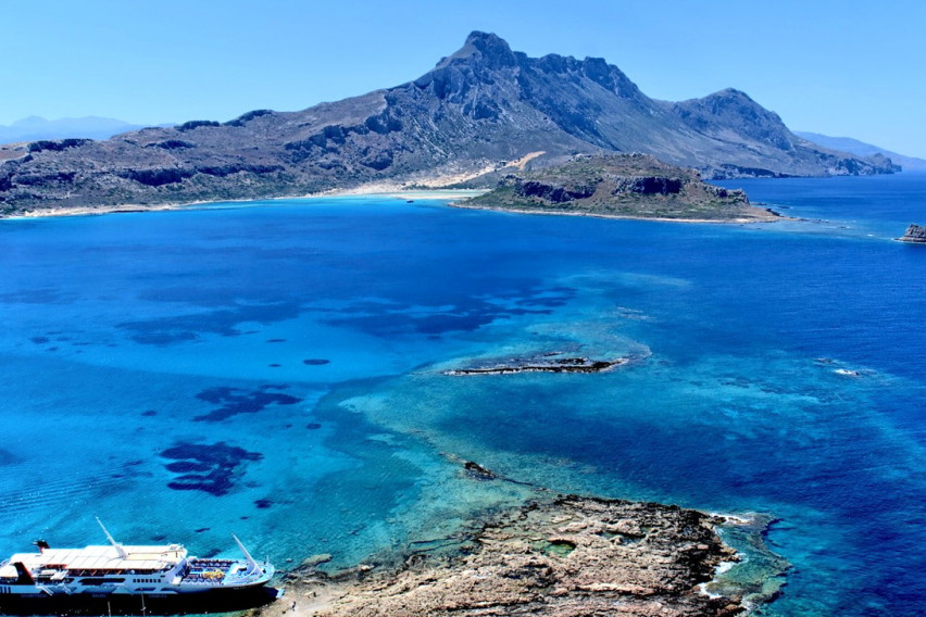 Най-големият гръцки остров е известен със своите феноменални плажове