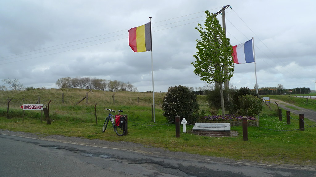 Светът онемя: Невероятна случка прекрои границата между Франция и Белгия СНИМКИ