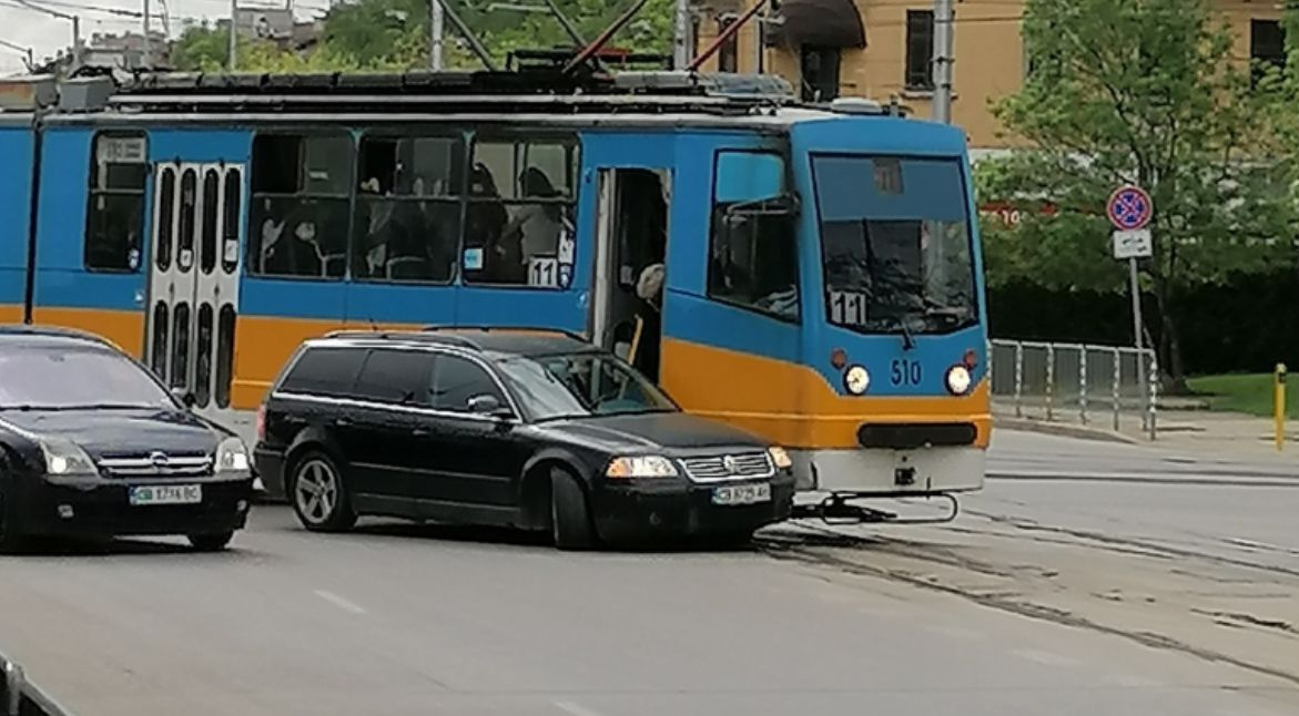 Катастрофа с трамвай затапи столицата СНИМКИ
